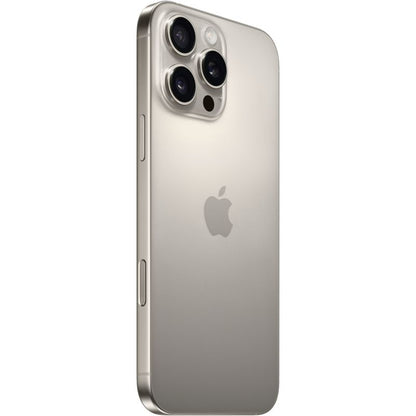 Seitliche Rückansicht des Smartphones in Titan mit Apple-Logo und Kameramodul
