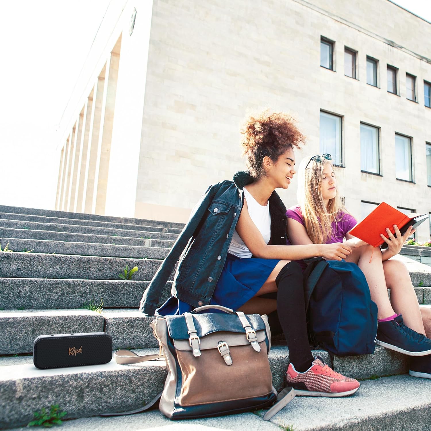 Klipsch Nashville Tragbarer Bluetooth-Lautsprecher, IP67-Standard, Wasser- und staubabweisend, 24 Stunden Akkulaufzeit, Bluetooth 5.3, Verstellbarer und Abnehmbarer Tragegurt, Schwarz. - re:tech