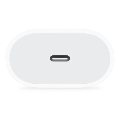 Detailansicht der USB-C-Buchse auf der Oberseite des Netzteils
