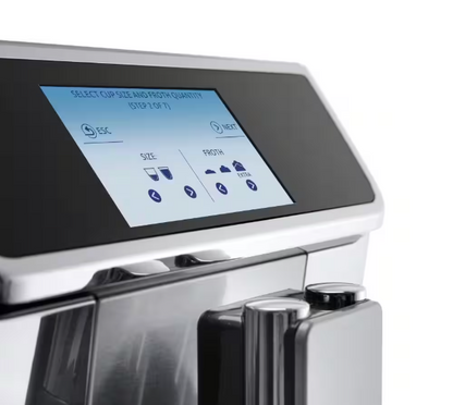 Nahaufnahme des Bedienfelds mit Touchscreen-Display auf dem Kaffeevollautomaten
