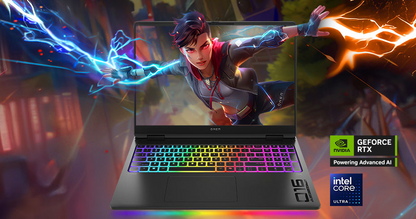 Spielszene mit hoher Grafikleistung auf dem Laptop-Display, Charaktere in Action-Umgebung
