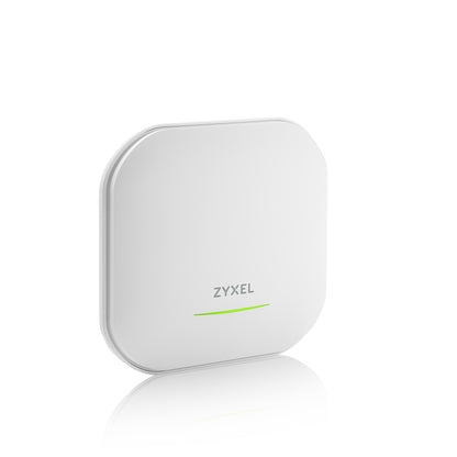 Zyxel NWA220AX‑6E Dual-Radio Wi-Fi 6E Access Point, AXE5400, PoE, NebulaFlex, zeigt das Gerät mit Antennen und Anschluss.